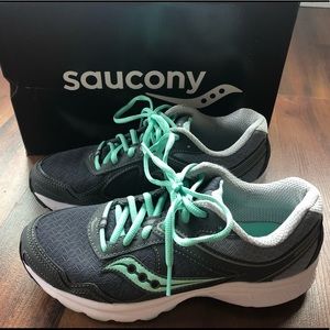 SAUCONY Women’s running shoe / sneaker, Size 8 M.